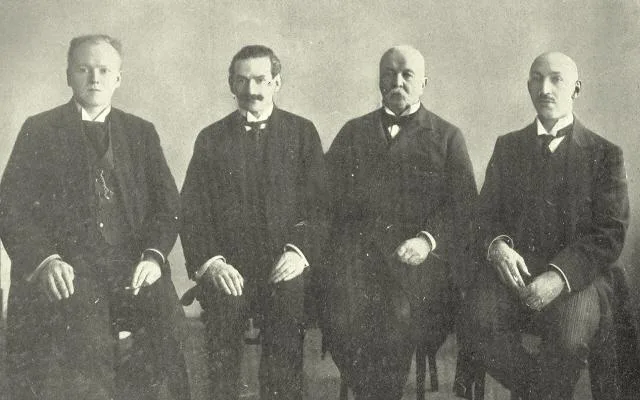 Ομαδική φωτογραφία των τεσσάρων διοργανωτών του τουρνουά της Αγίας Πετρούπολης 1914