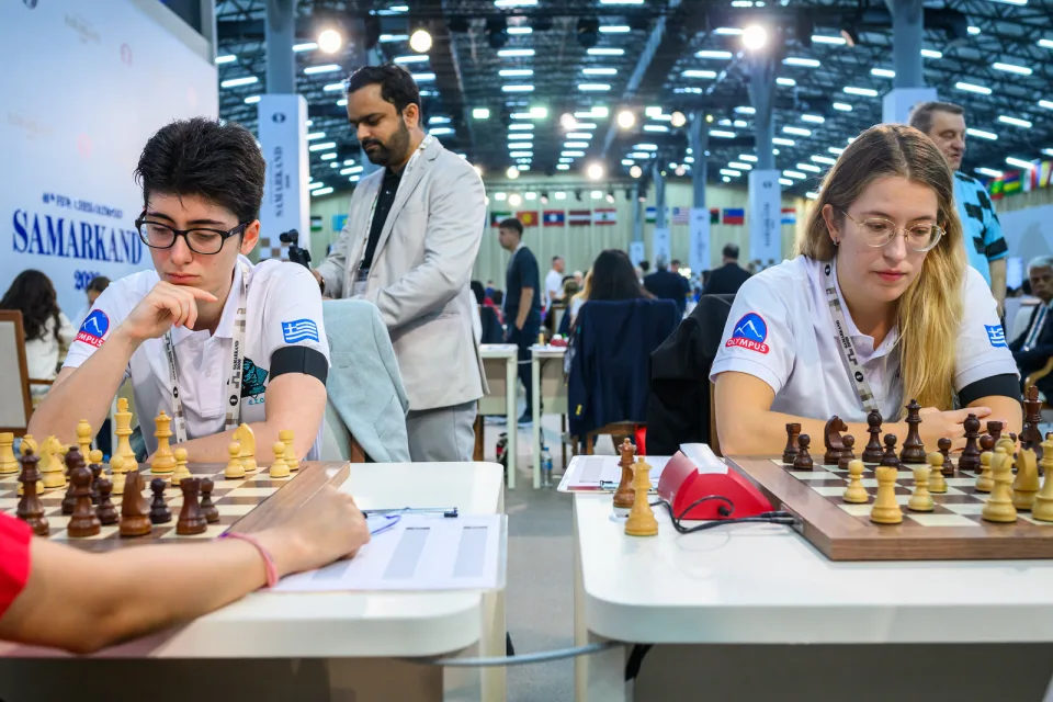 Ο Θεοδώρου κράτησε με τα λευκά τον Mamedyarov αλλά δεν ήταν αρκετό. Θρίαμβος της Εθνικής Γυναικών επί της Εσθονίας που την ανεβάζει στα πάνω τραπέζια.