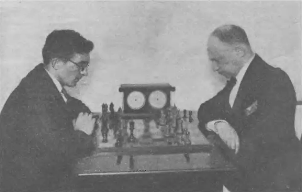Φωτογραφία: Carlos Torre και Savielly Tartakower σε σκακιέρα, 1925